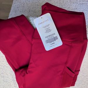 NWT Fabletics Mila High-Waisted Pocket Capri Leggings